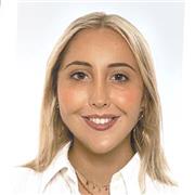 Profesora de último curso de ADE, con Matrícula de Honor en Bachillerato imparte clases de castellano o apoyo al estudio.